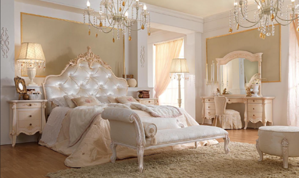 For an Italian bedroom it is recommended to select furniture from natural wood with soft upholstery