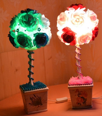 Topiary-lys ikke kun dekorere rummet, men vil også meget praktisk stykke inventar