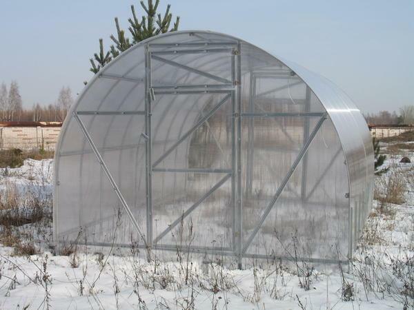 The construction of the greenhouse Orange M is distinguished by its strength and reliability