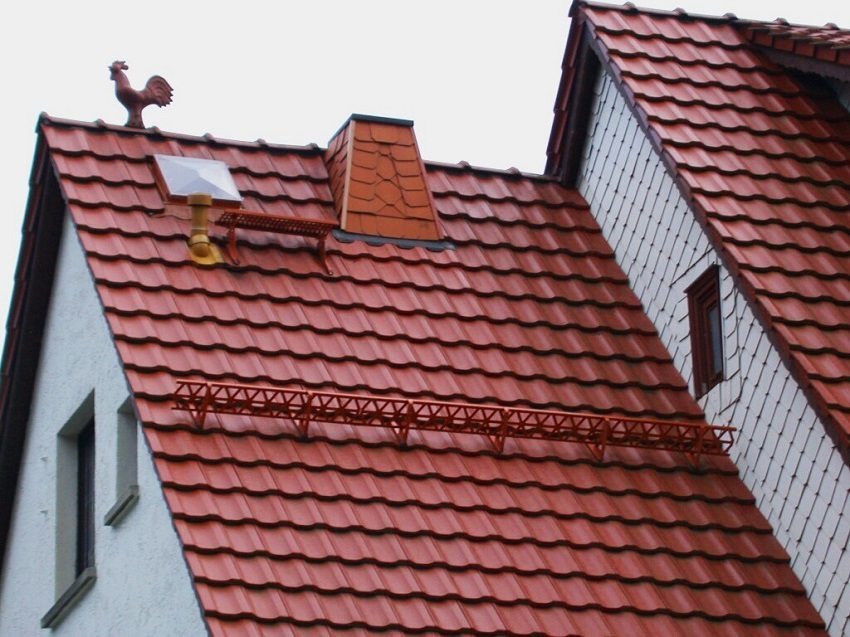 As dimensões do telhado de chapa metálica: o preço, opções, escolha