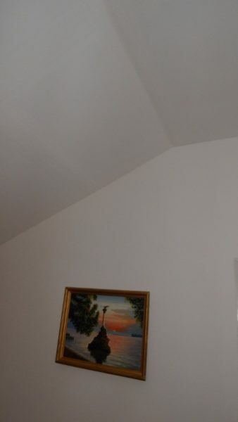 Mavčne plošče strop in stene videti enako kot po zaključku.