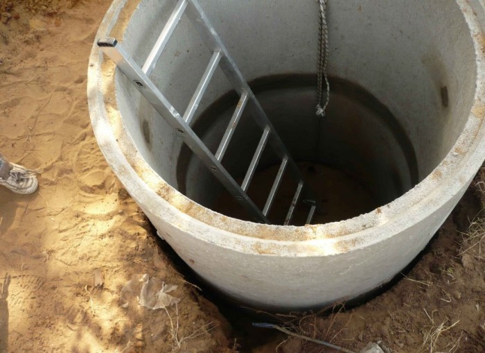 De belangrijkste manieren om rioolwater in een landhuis met hun eigen handen te behandelen