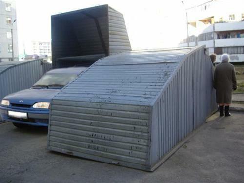 Na fotografii kompaktní skříně s odklápěcí střechou - nejkompaktnější verzi skořepiny