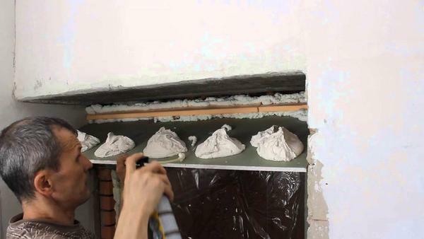 Setelah instalasi lereng gipsum di ambang pintu, mereka dapat dicat warna apapun