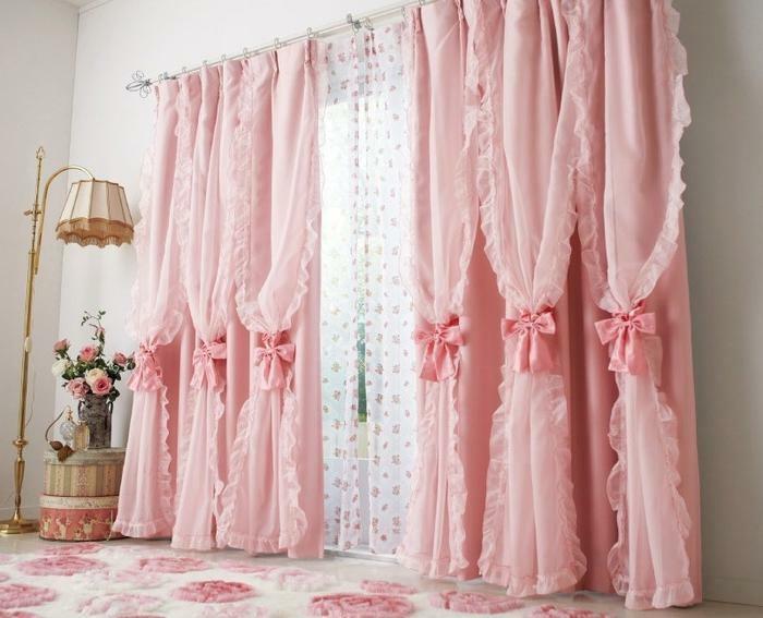 Függöny a stílus Shabby Chic: fotó a belső nappali, hálószoba és a konyha, rózsa kép photoset párnák a szobában