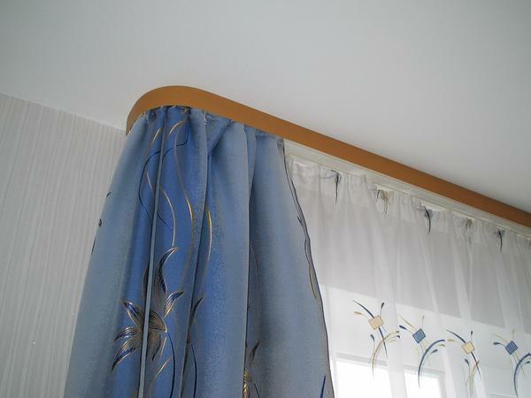 A wide range of ceiling cornices allows you to emphasize the beauty of curtains in the interior