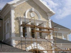 Kako okrasite fasado hiše: kako oblitsevat stenske obloge in štukature, ki je boljši