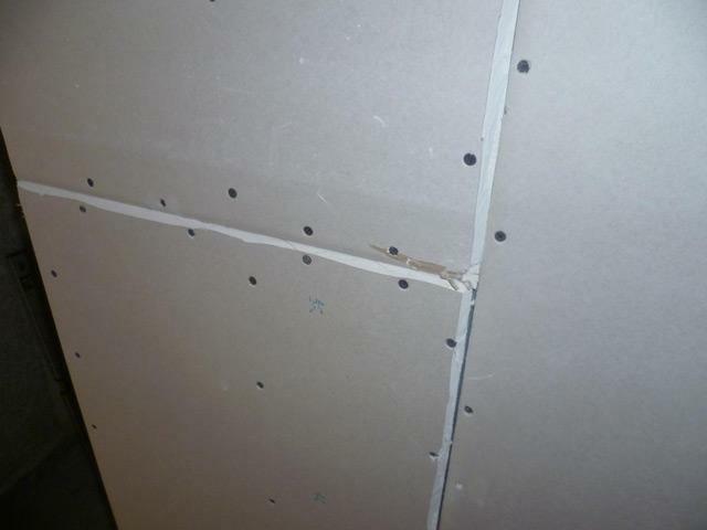 If the joints of the plasterboard are incorrectly embedded after a while, cracks may appear in their place