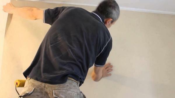 When gluing wallpaper "to the back", it is important not to leave any gaps, following the strip after the strip