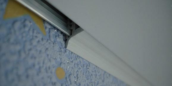 Vložky pre podhľady nielen zakryť medzeru, ale tiež dodávajú interiéru stupeň