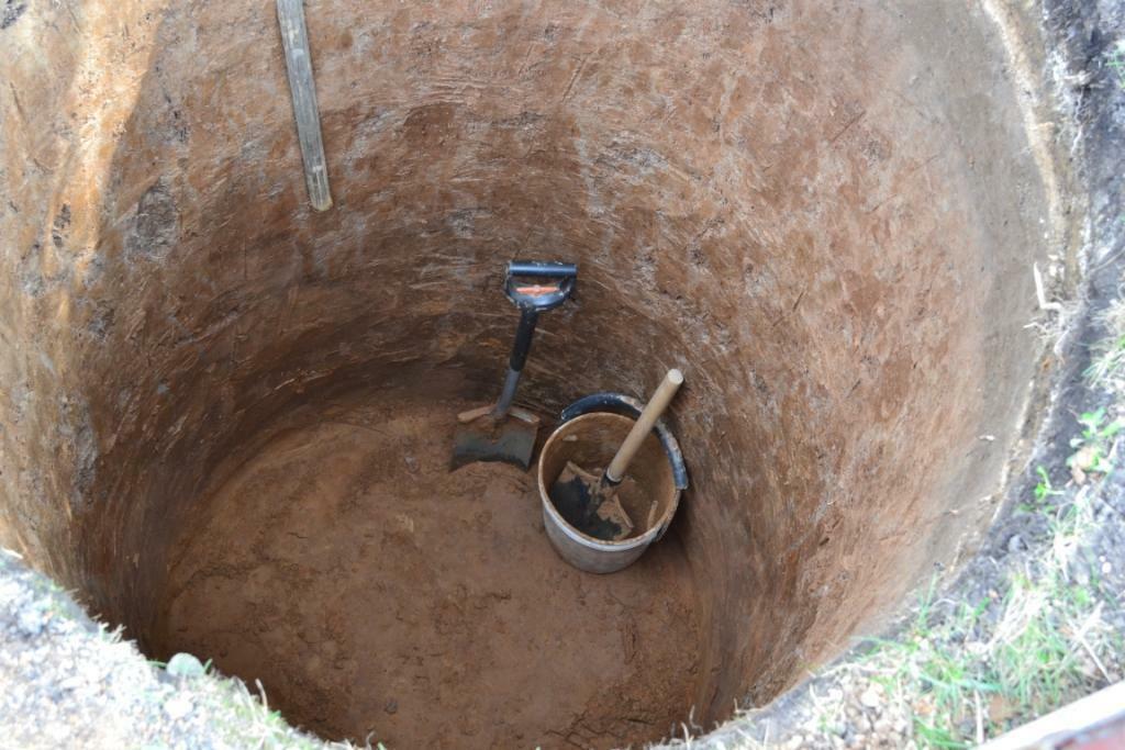 Pit of wells: how to dig a debt, digging with your own hands, when digging, digging and video, a device made of concrete rings