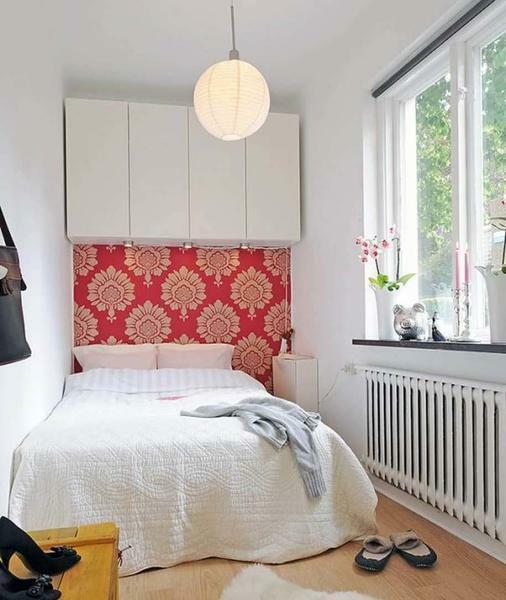 Most specialists recommend using light colors in small rooms