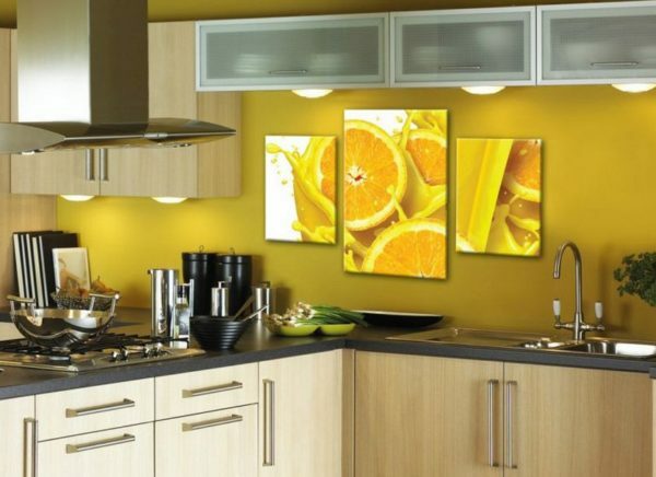 Bright plakati kui originaal lisaks interjööri kaasaegne köök.