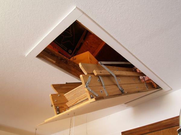 Before the construction of the collapsible staircase for the attic is worth watching training videos