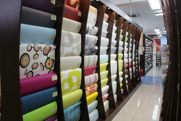 Nowadays, you can choose wallpaper for every taste and purse, but without observing the technology results can disappoint