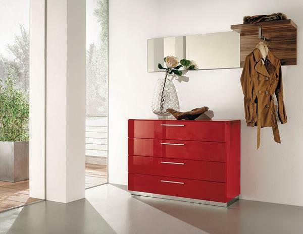 If the hallway is small, it is better to choose narrow chests of drawers, and if large - wide