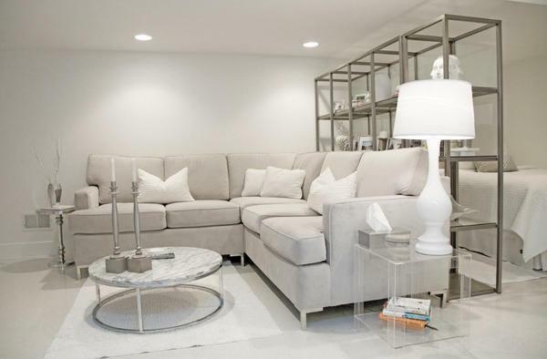Picking up ein schönes Sofa für Gästezimmer, empfehlen Experten achten auf ihre Funktionalität