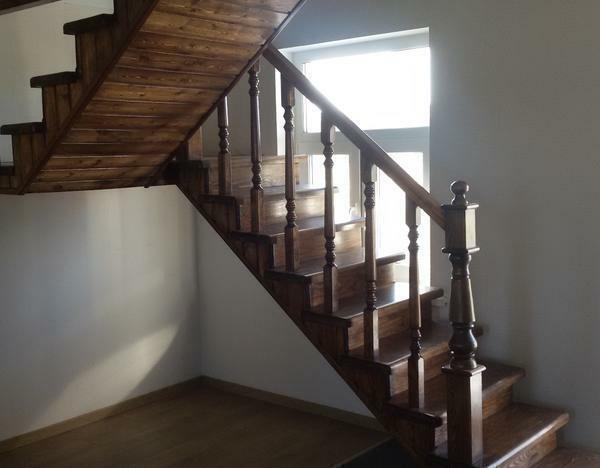 The size of steps for stairs should be chosen so that they are comfortable for both family members and guests