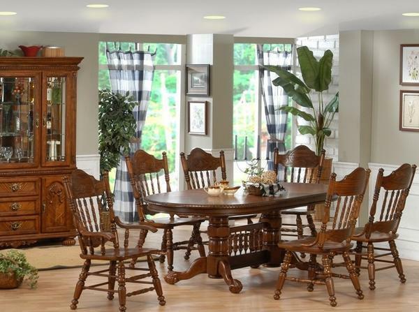 Krzesła do salonu: miękkie z Białorusi krzesło z podłokietnikami, piękny biały pokój w domu, mebli kuchennych