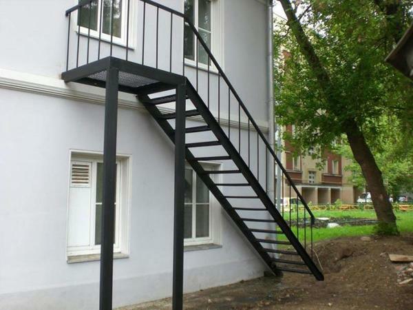 Metal is an excellent material for making the outer staircase