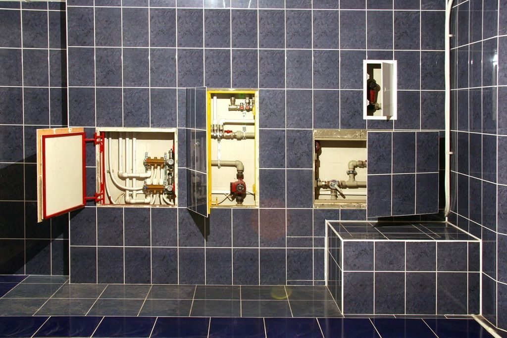Plumbing hatches for bathroom and toilet: dimensions