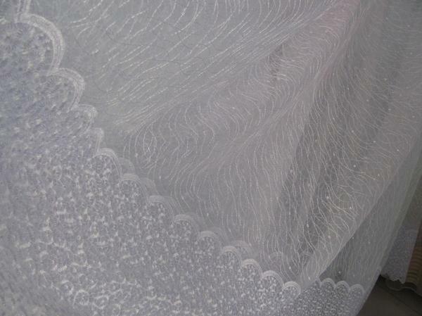 White tulle-web allows you to visually increase the room