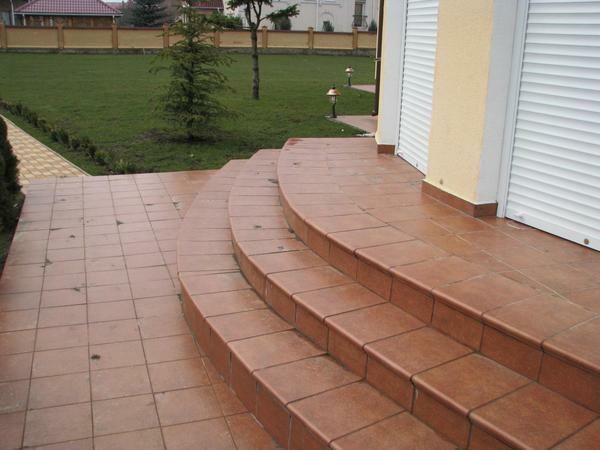 Before buying a tile for stairs, it is recommended to ask the seller for a certificate confirming its quality
