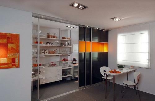 Built-in closet - a practical and functional element of furniture, harmoniously blending into the interior of any room