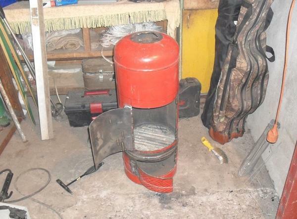 Cut the necessary holes in the gas cylinder with the help of a Bulgarian