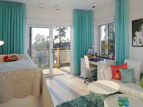 Stylish and original complement the interior of the room with turquoise curtains