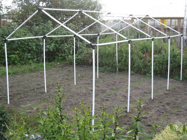 Zimná záhrada s vlastnými rukami z potrubia z PVC: skleníkový podľa výkresov, videí a fotografií, profilov a polykarbonátu z filmu, aby rámik