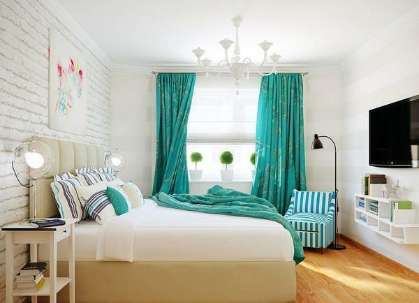 Turquoise Vorhänge: das Foto im Innern, Bilder und Farben, dunkeltürkis im Wohnzimmer, der Stoff in Schokoton