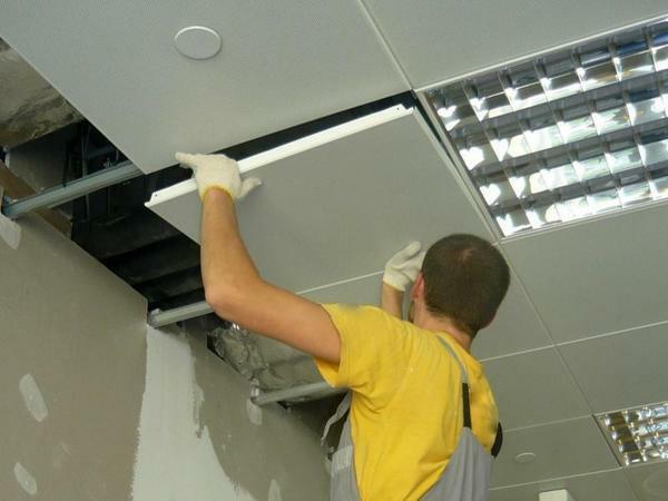 Installation of a false ceiling is not difficult and it is possible to consult most, without attraction of experts