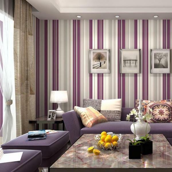 By the design obývacej izby by sa malo zaobchádzať so zvláštnou pozornosťou zo správneho výberu tapiet je závislý na prvý dojem z miestnosti