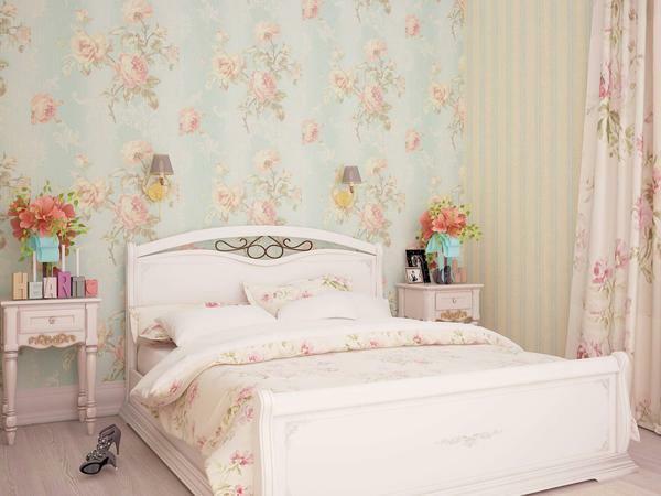 The shebbi-chic wallpaper is capable of giving the room a special charm thanks to the drawings of withered roses or pions depicted on them