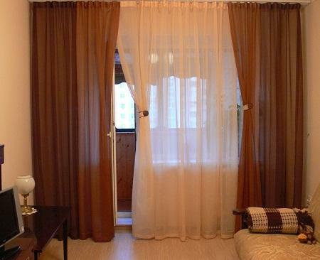 Thanks to curtains, you can improve the appearance of not only the windows, but the entire room