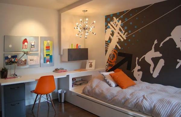 Oblikovalci menijo, da je najboljša stvar za teen sobo primerno enobarvno pohištvo, ampak svetle odtenke, kot tudi slikovno vaš najljubši junak ali znak