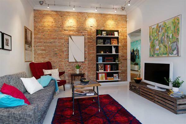 Mazā dzīvojamā istaba var viegli kļūt par ērtu istabu, ja pareizi uzņemt dizaina telpu