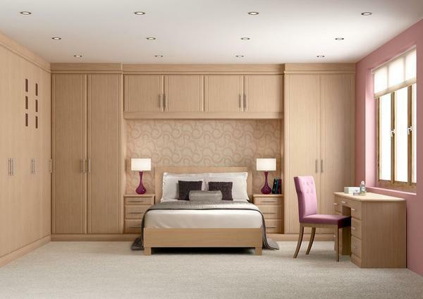 In the presence of two cabinets it is recommended to place one to the left of the bed, and the second - to the right, so that the room looks organically