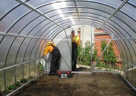 Before installing the greenhouses, you should watch the training video and learn the advice of specialists