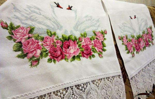 Each ornament on the wedding towel has its own sacred meaning and magical purpose. A pair of swans embroidered on a towel is considered the embodiment of eternal love and strong family relations