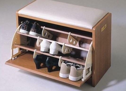 Stolica u hodniku - to je odličan način da se brzo i kompaktno sakriti cipele