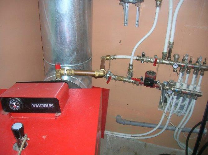 Tying of solid fuel heating boiler scheme: for a private house, connection and installation, with forced circulation