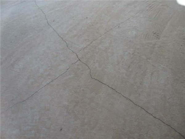 In such an unstable screed covering to be a one-component glue material.