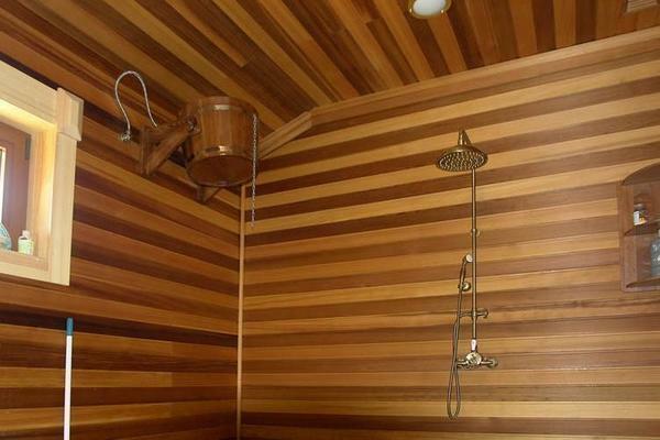 Visina stropa u sauni ovisi o individualnom rastu i opseg ruci