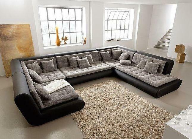 Modulopbyggede sofaer til stuen med en sovende sted: hjørne soveværelse, karnap og en smal hal lige