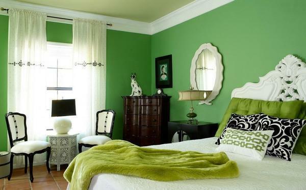 Green color in the bedroom has a positive effect on the human psyche, creates an atmosphere of calm and comfort
