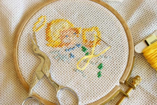 In the store should choose only a large and high-quality set for cross stitching