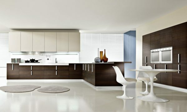 Built-in mobiliário ergonómico enfatiza o estilo de minimalismo.