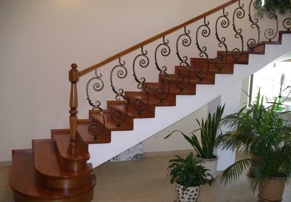 Abmessungen Stufen der Treppe: die Standards und GOST, das Haus und die Schrittweite der Norm, die optimale Regelung, bequem und Mindest